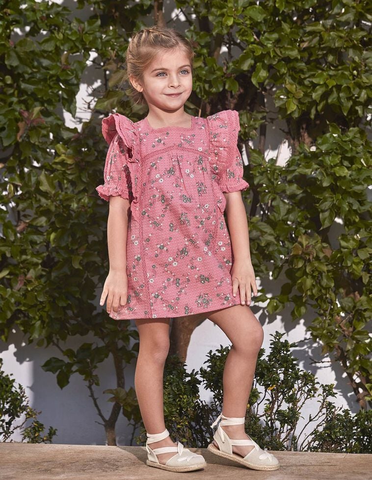 Vestido estampado de flores con volantes rosa