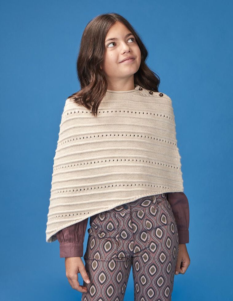 Poncho con flecos marrón claro Poncho con flecos marrón claro