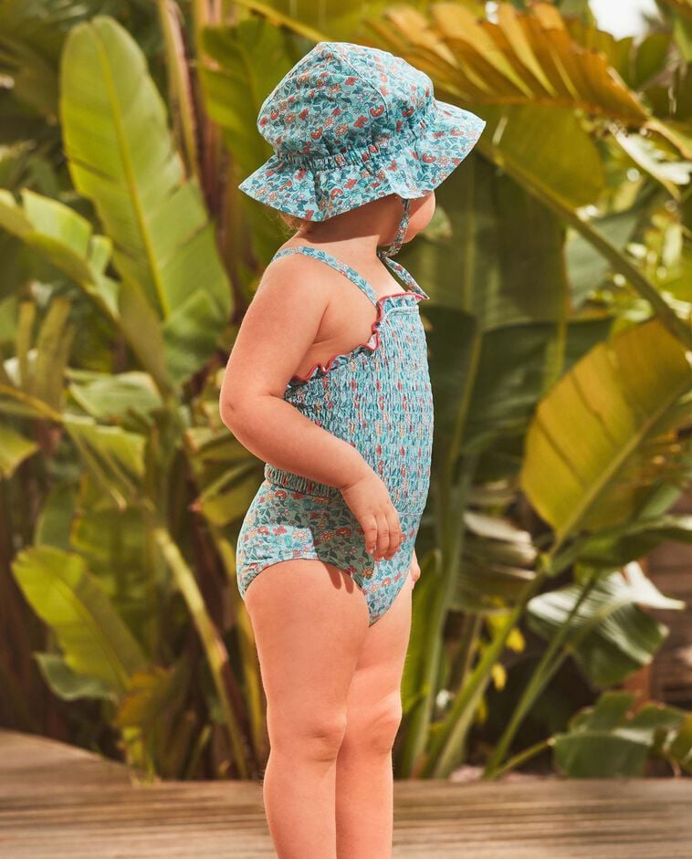 Sombrero con cinta de florecitas azul claro