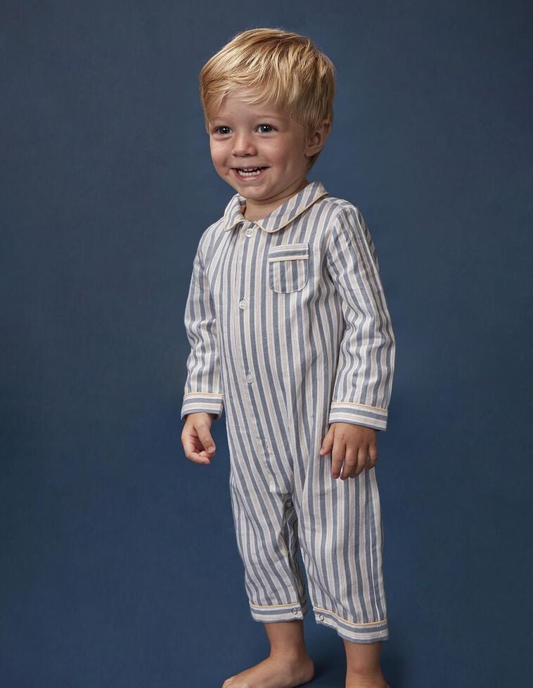 Pijama de rayas con contraste blanco