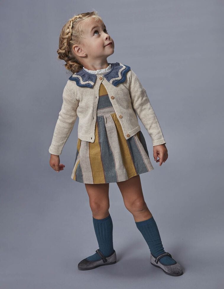 Chaqueta de lana beige con cuello en contraste