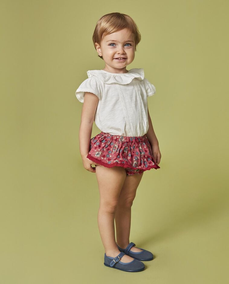 Pantal&oacute;n corto estampado de flores coral