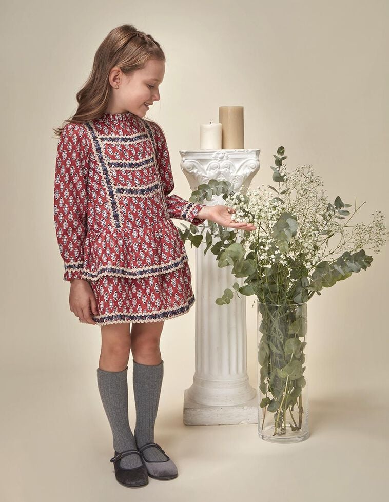 Vestido estampado de flores con tiras granate