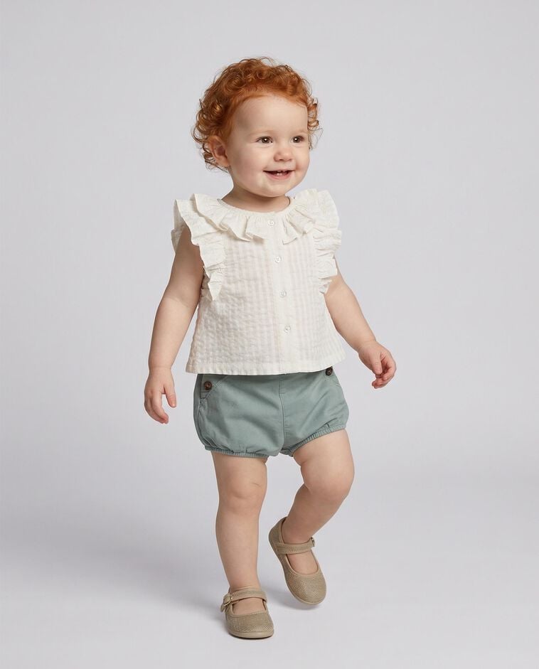 Camisa con cuello y manga corta con caida blanco