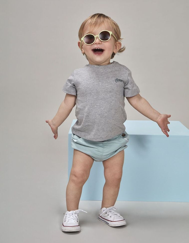 Camiseta con print gris
