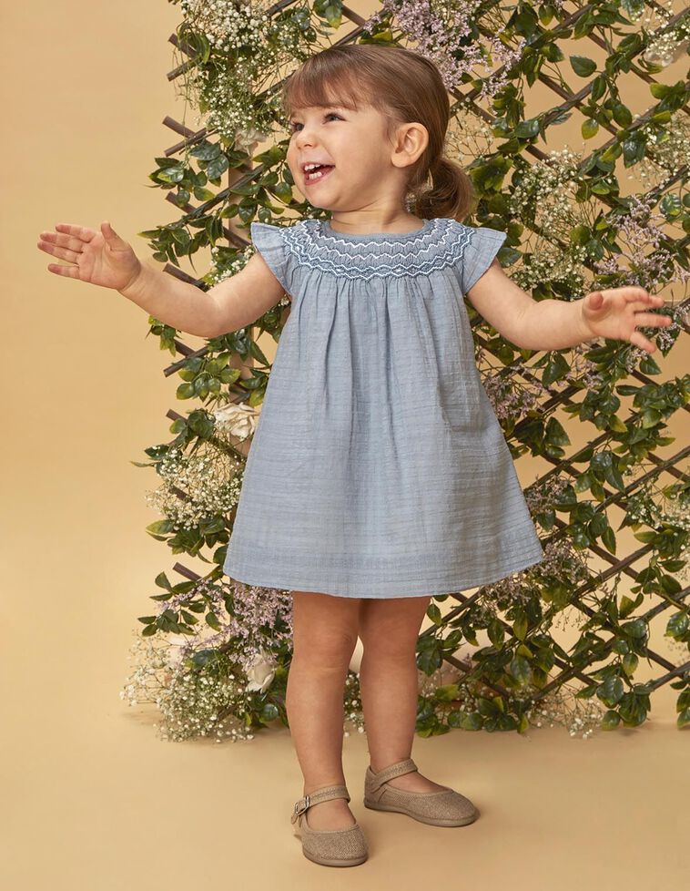 Vestido liso con nido de abeja a mano a contraste gris