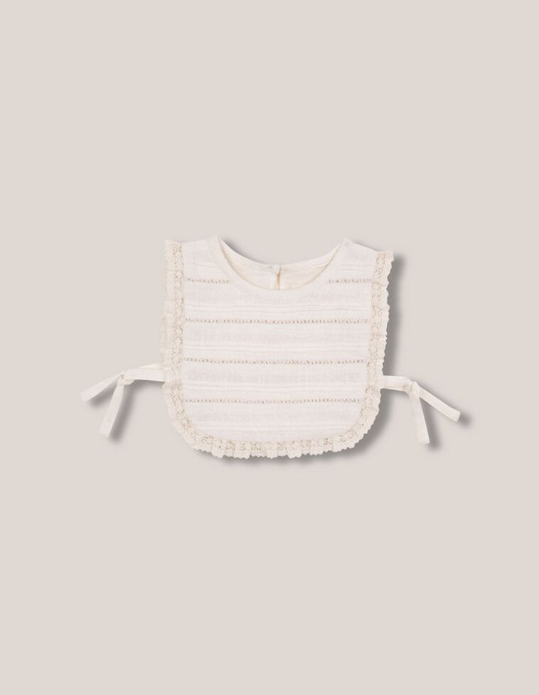 Babero con tiras bordadas blanco