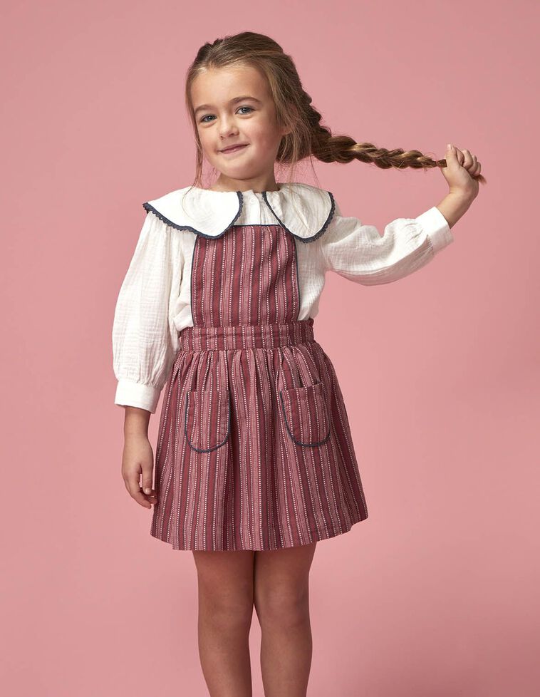 Blusa cuello grande con vivos en contras blanco