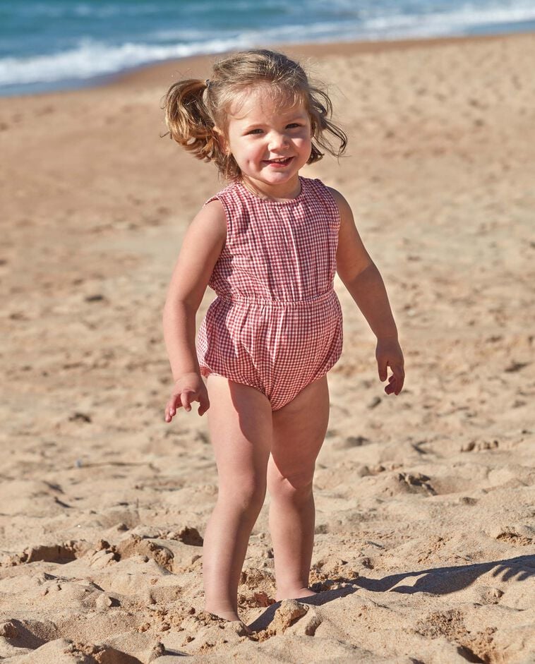 Mono de cuadros coral