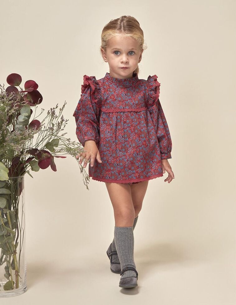 Vestido con estampado granate