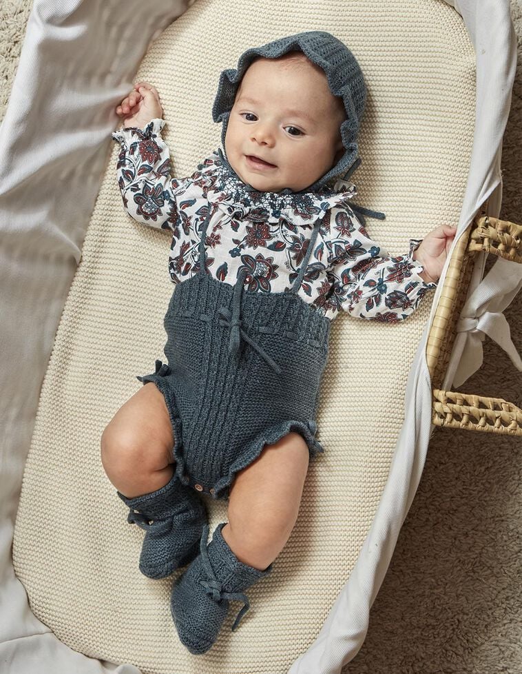 Camisa estampada con smock blanco