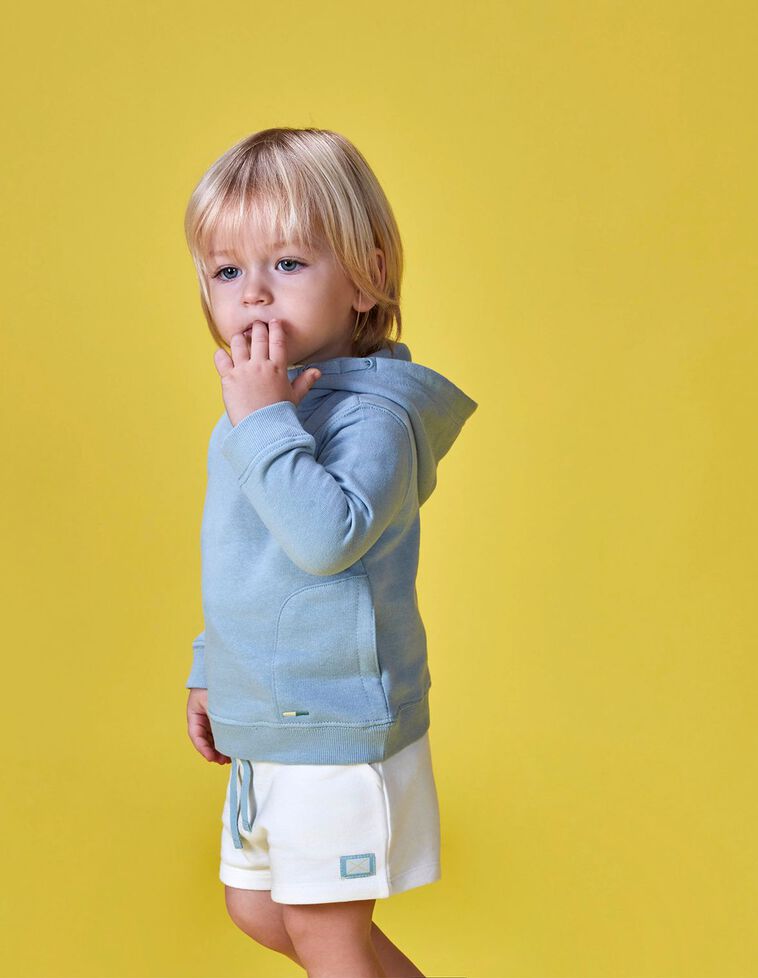 Sudadera azul con estampado