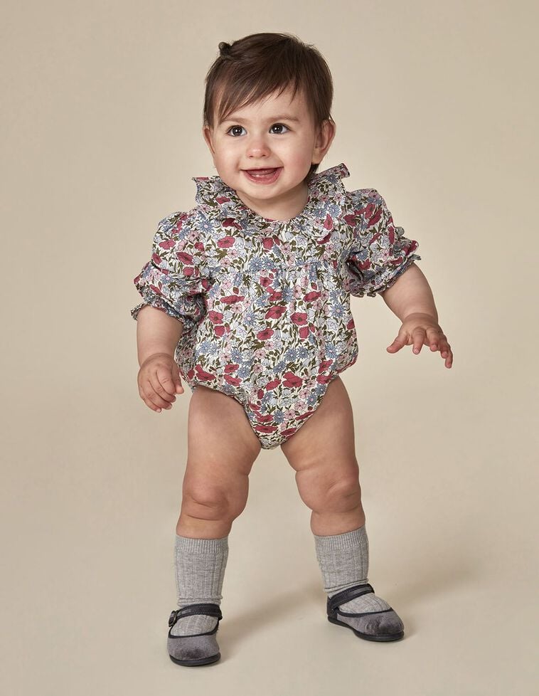 Rana estampado liberty con cuello volante blanco