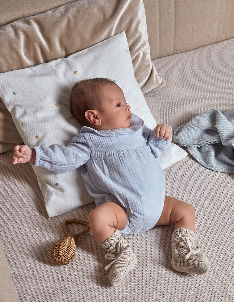 piel segmento primera puesta bebe Polinizador amor mano