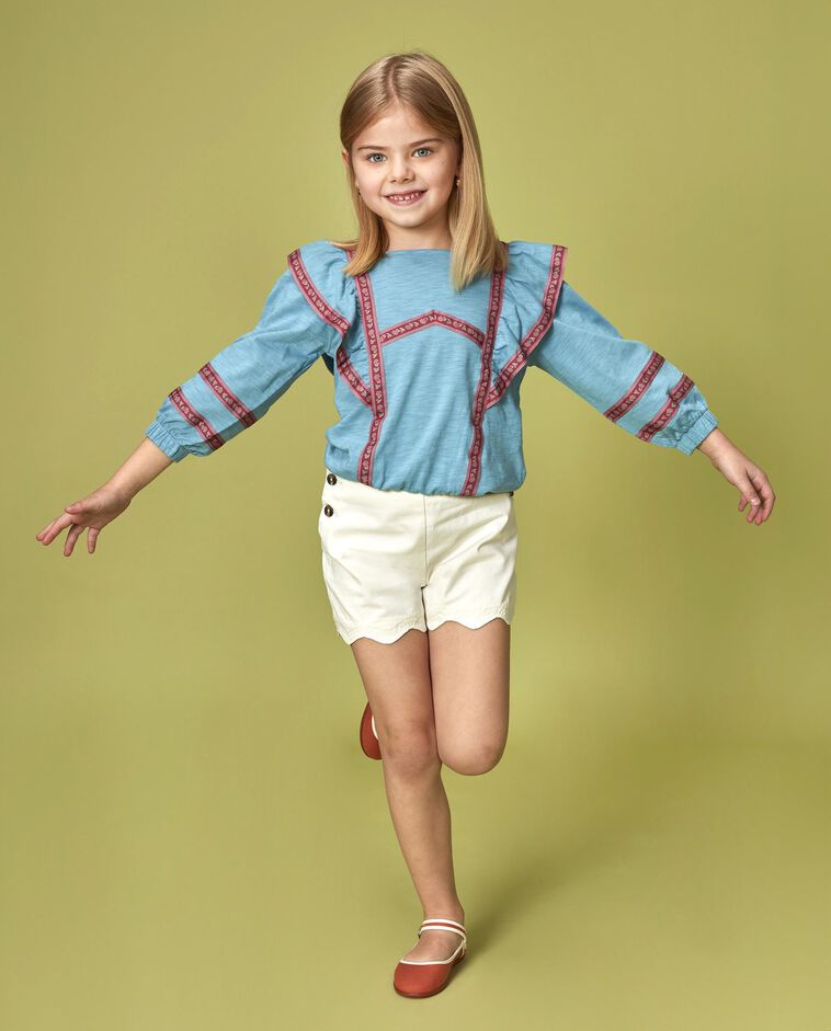 Pantal&oacute;n corto borde ondulado blanco