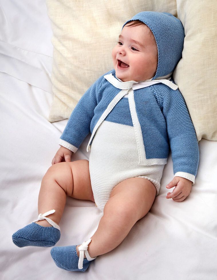 Chaqueta con vivo en contraste azul