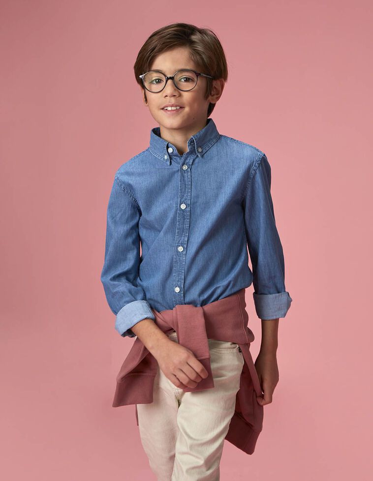 Camisa vaquera con tapeta azul claro