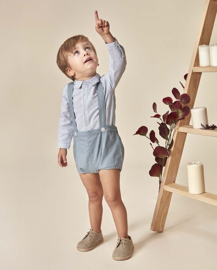 Pantal&oacute;n corto de lino con tirantes gris