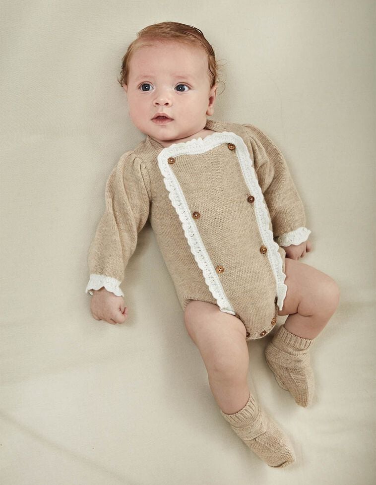 Ranita punto con lana marrón claro