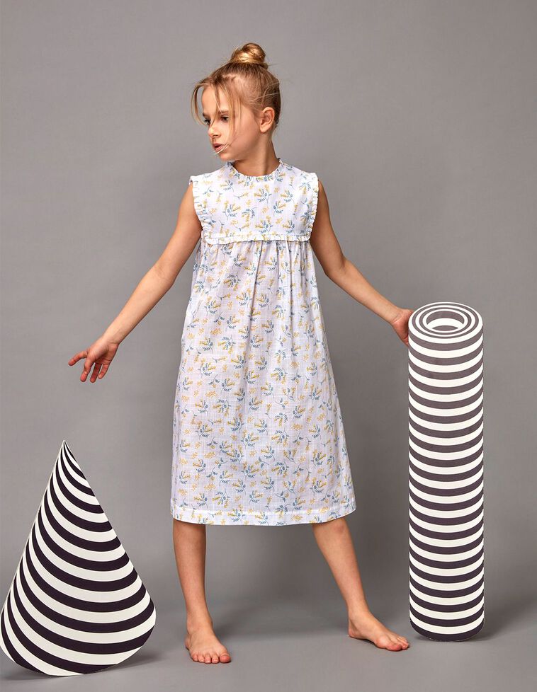 Camisón blanco estampado de mimosa