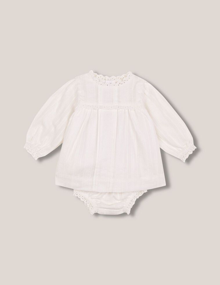 Vestido de manga larga con jaretas y cinta bordada blanco Vestido de manga larga con jaretas y cinta bordada blanco