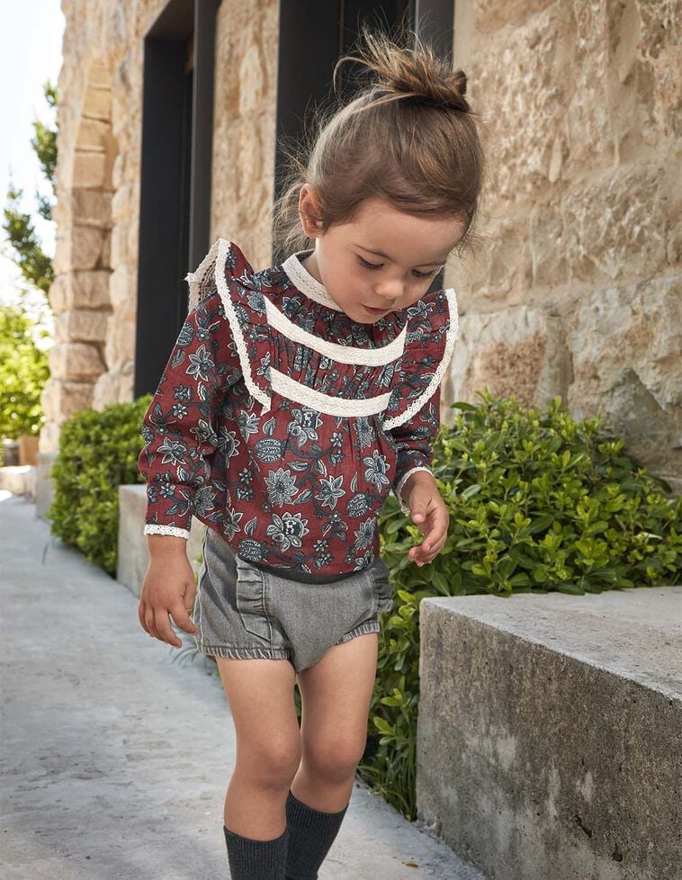 Blusa con tiras bordadas granate