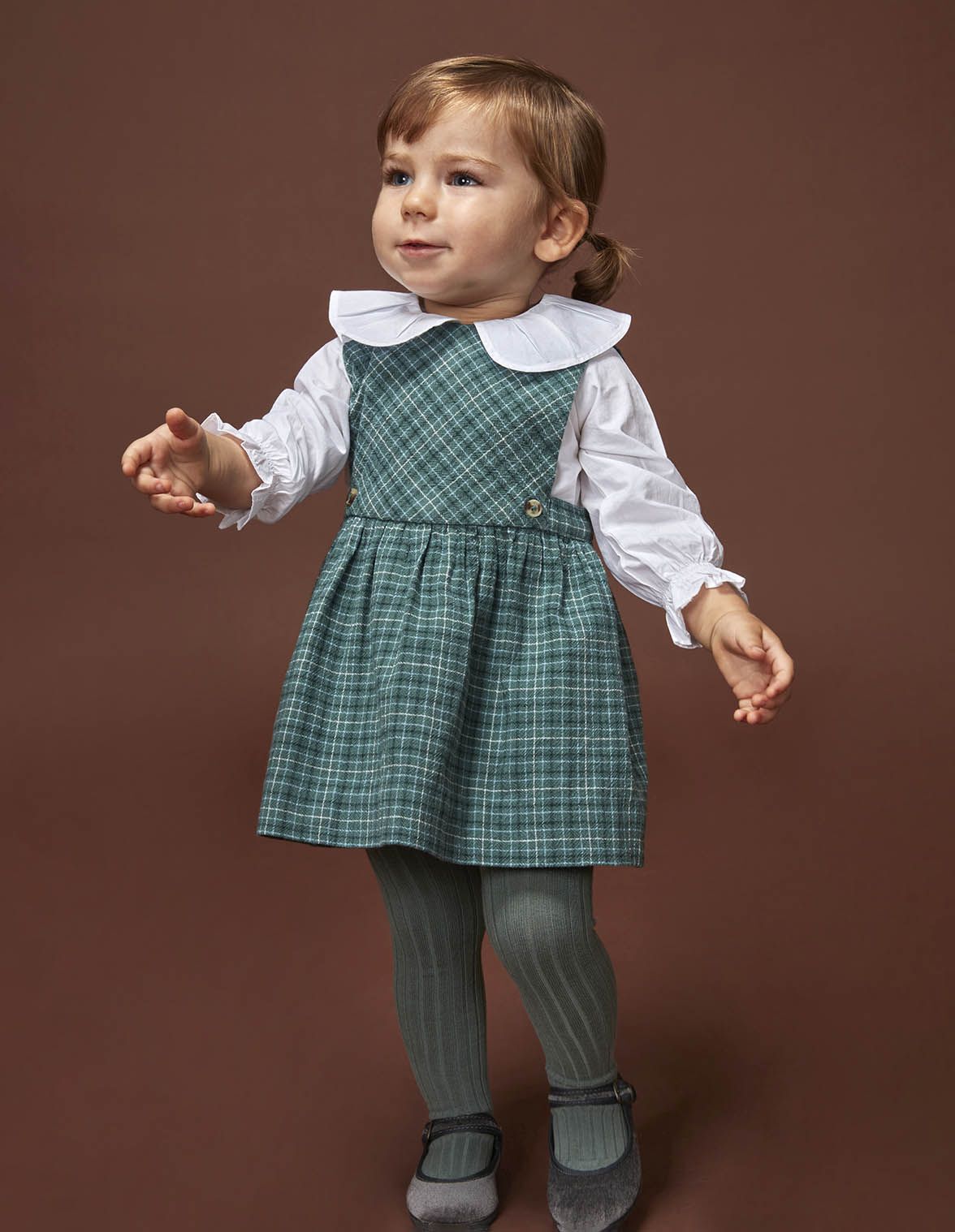 Pichi de cuadros en tejido rustico verde para nina bebe