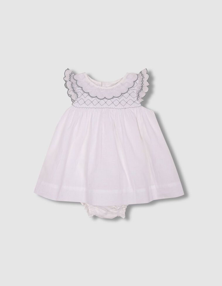 Vestido nido de abeja y bordados blanco