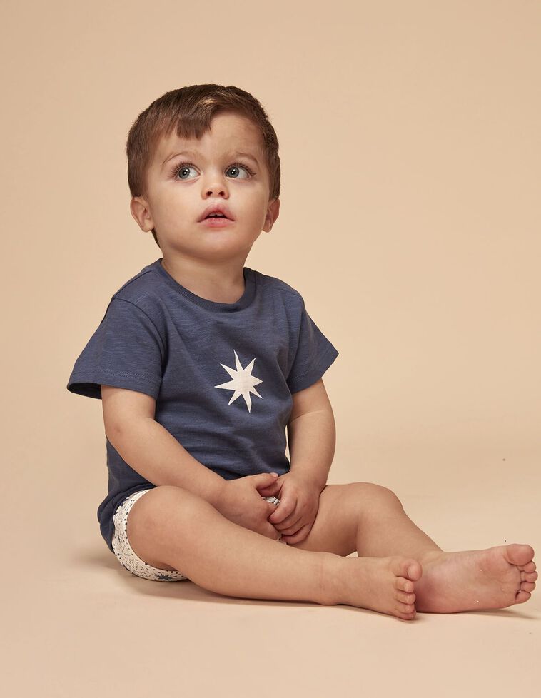 Camiseta azul con estampado estrella crudo azul