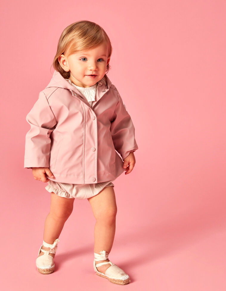 Chubasquero rosa con capucha de Bebé niña