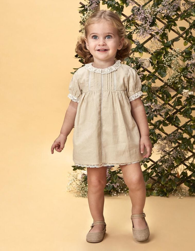 Vestido con lino y tiras bordadas marrón