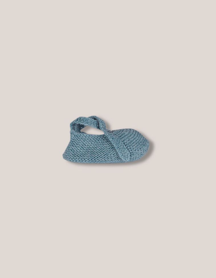 Patucos de punto bobo con lazo azul claro