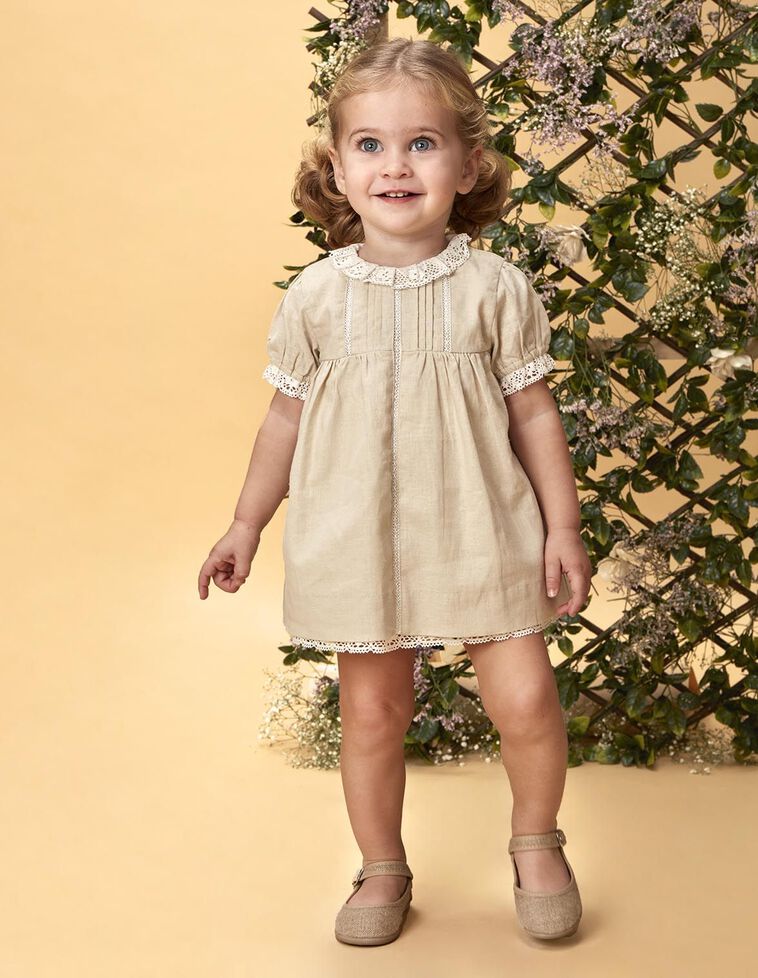 Vestido con lino y tiras bordadas marrón