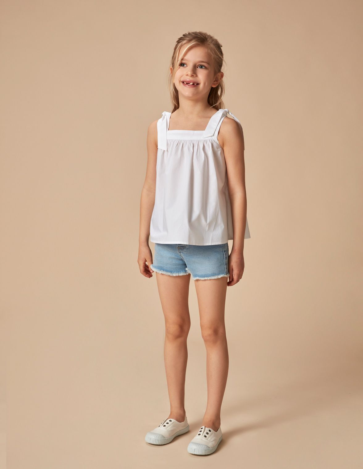 Camisa tirantes escote cuadrado blanca de nina Gocco