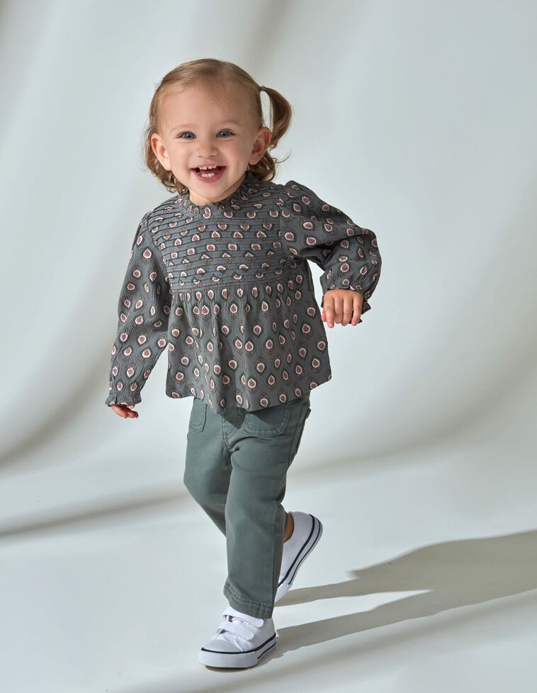 Pantalón flare con bolsillos plastón