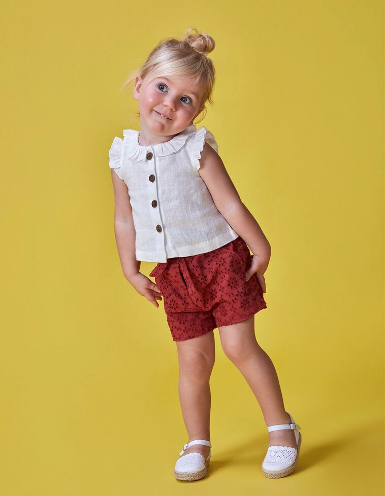 Blusa de lino blanco roto con volantes