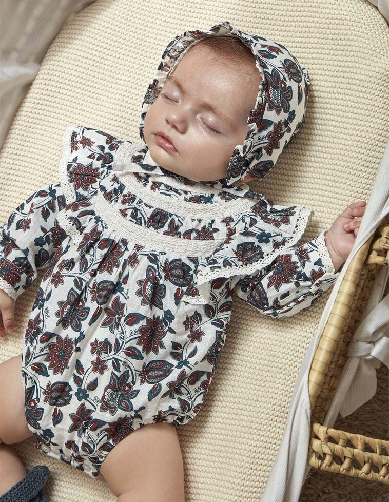 Conjunto de ranita a juego con capota blanco