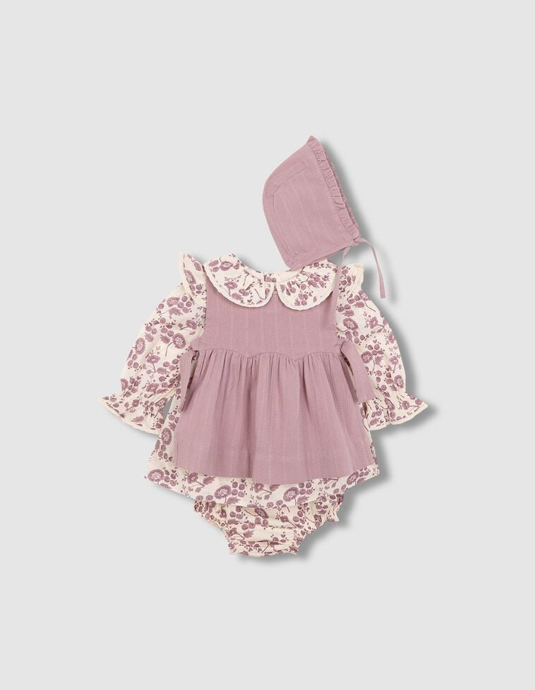Conjunto vestido con delantal y capota