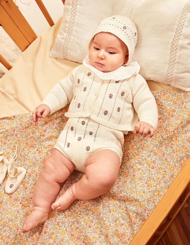 Chaqueta con bordados crudo