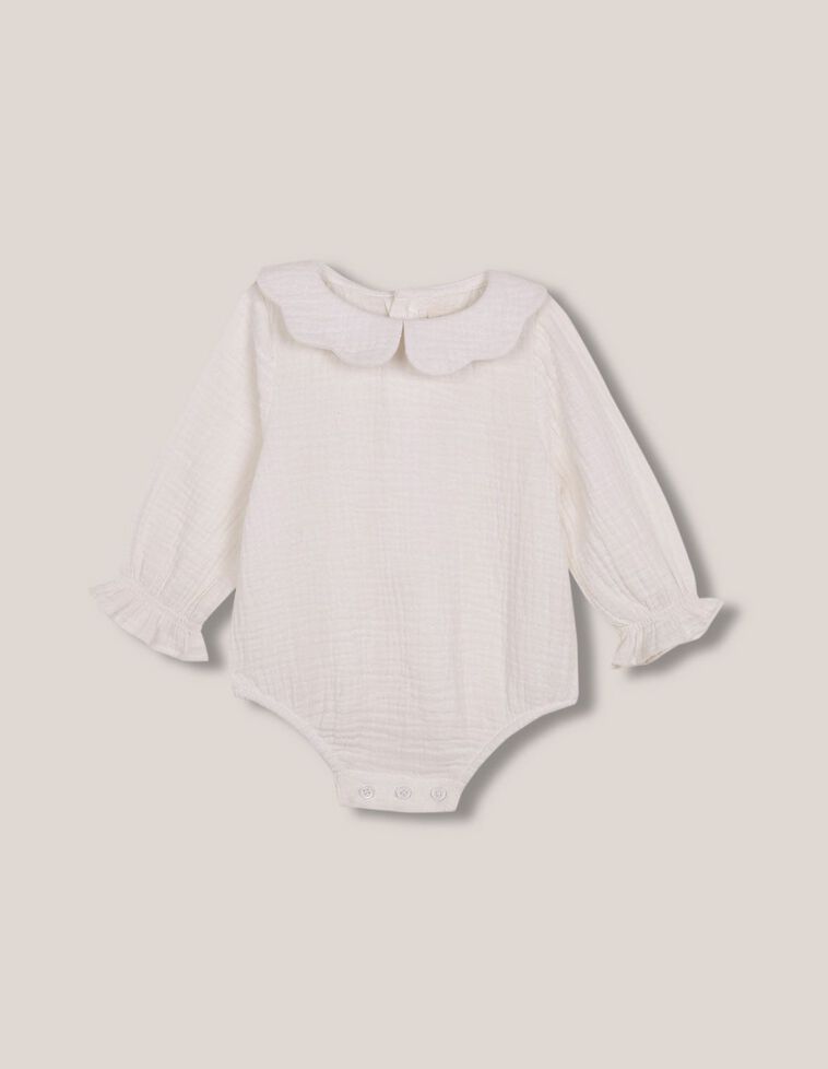 Camisa body con cuello de ondas blanco