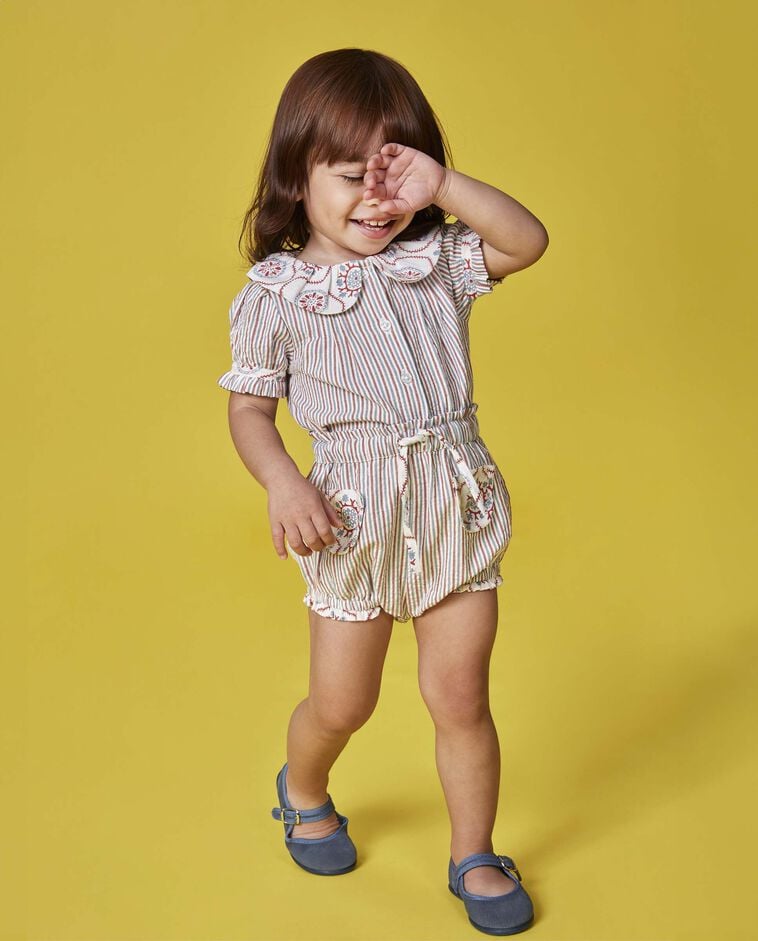 Pantal&oacute;n bombacho corto con tejidos a contraste blanco