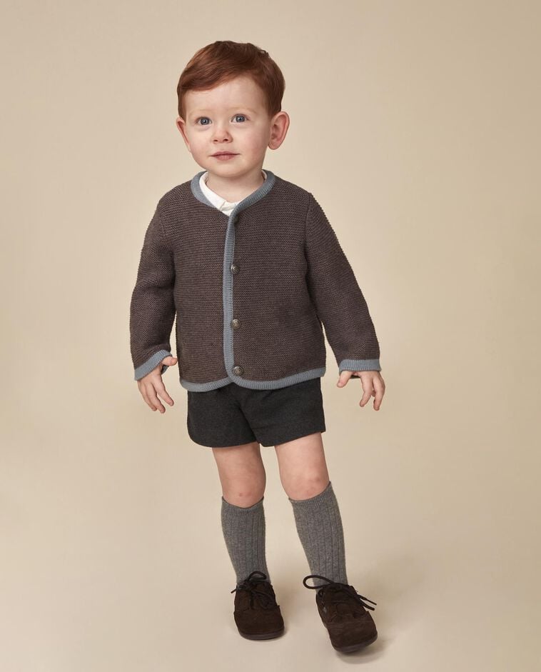 Chaqueta austriaca de punto gris beb&eacute;