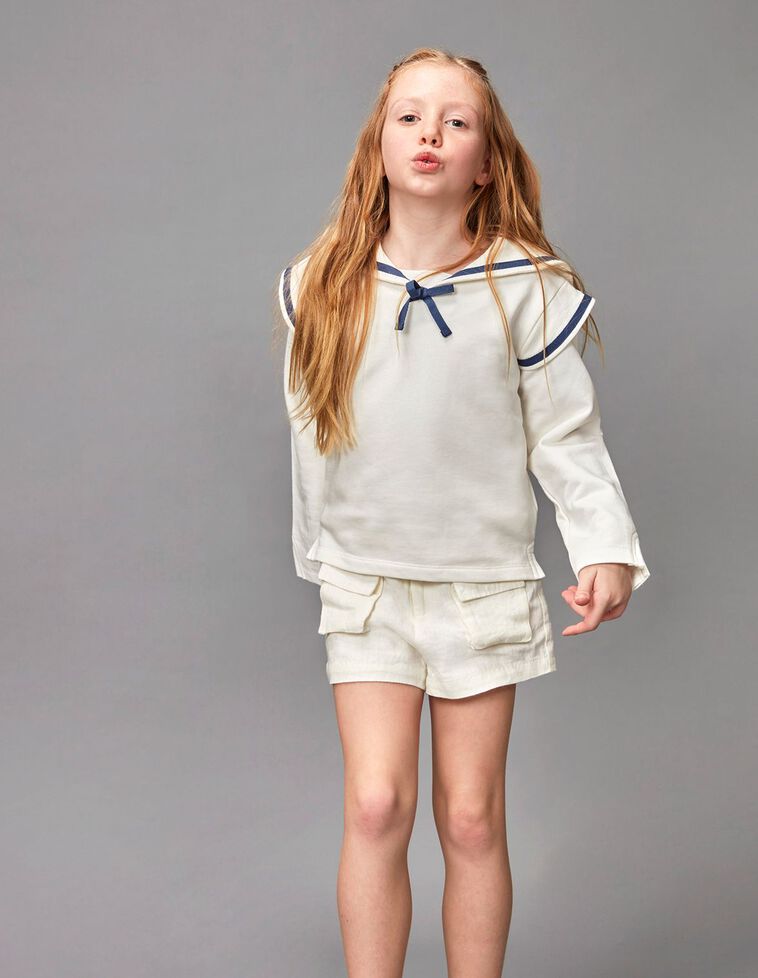 Sudadera con cuello marinero blanco roto con cinta azul 