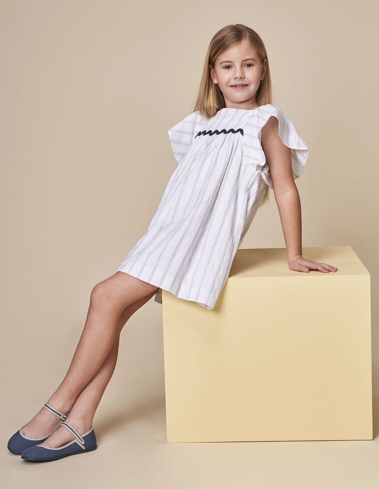 Vestido de rayas con detalle de ondas blanco