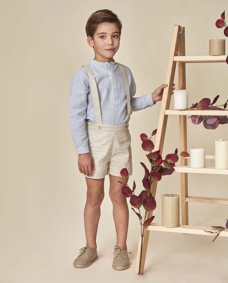 Pantal&oacute;n corto de lino con tirantes piedra