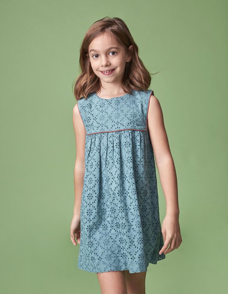 Vestido openwork contraste azul claro