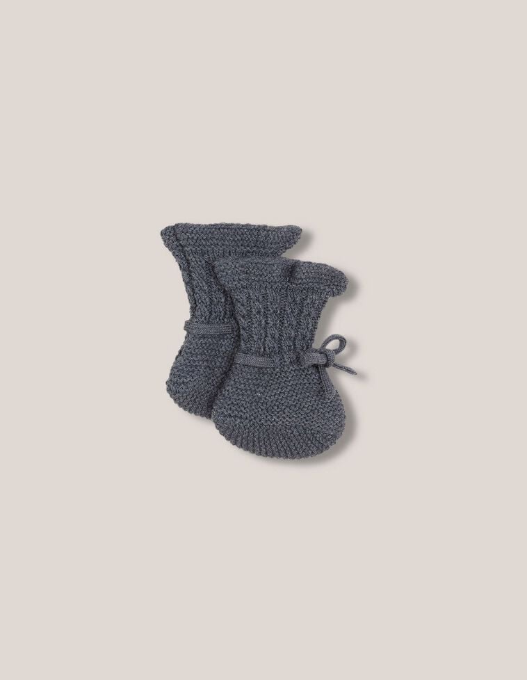 Patucos altos de punto bobo con lana verde