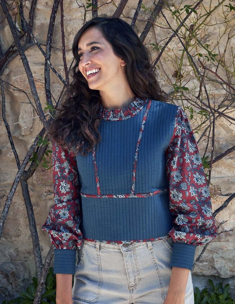 Blusa con chaleco incorporado para madre granate
