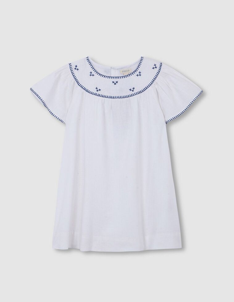 Vestido blanco con bordados en color azul