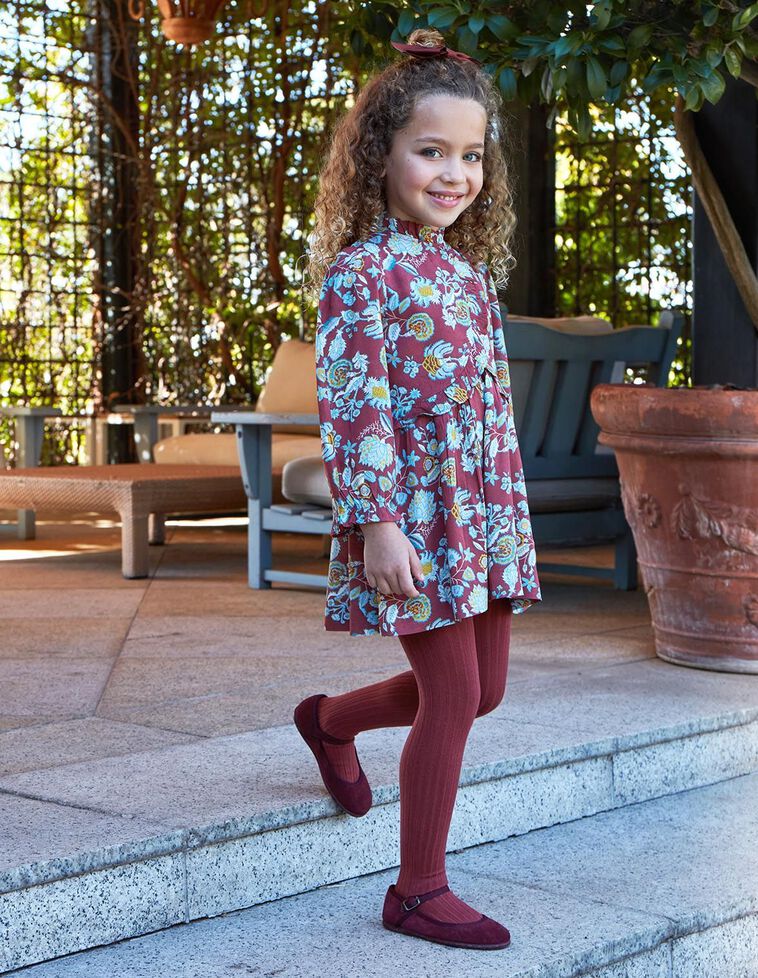 Vestido estampado con smock en cuello rojo